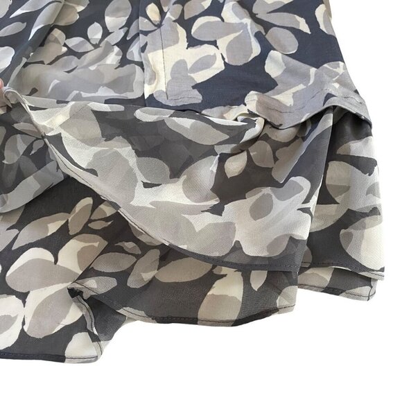 LOGO by Lori Goldstein Tunic with Pockets Sheer Underlay/Hem Gray Floral Size S - Picture 6 of 9